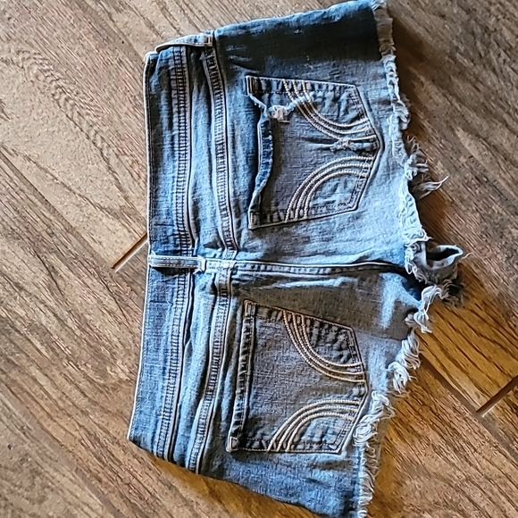 7 Hollister Short-Shorts EUC with Bright Color Details - Picture 4 of 7